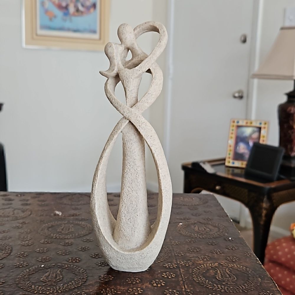 NWOT Kissing sandstone abstract couple